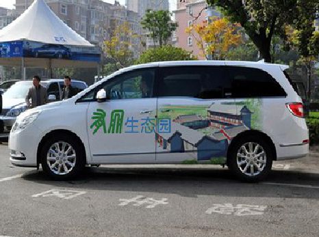 陇县户外车贴喷绘如何保持效果?